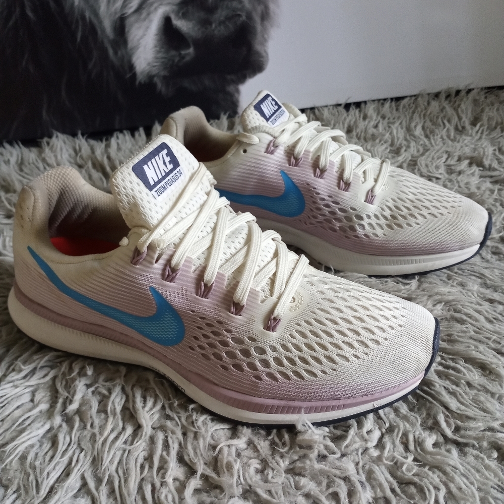 Nike Air Zoom Pegasus 34 Woman’s Size 10 Shoes 880560 105. Pre-owned